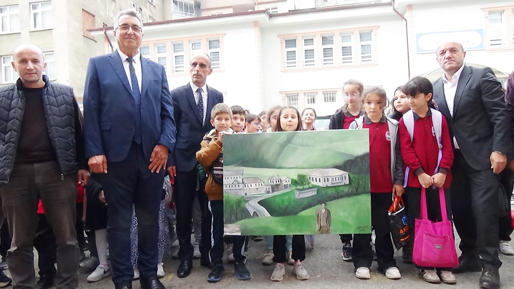 Ağasarlı TRT Sanatçısı Orhan Yaşar’dan 97 Yıllık Anlamlı Hediye-Videolu Haber