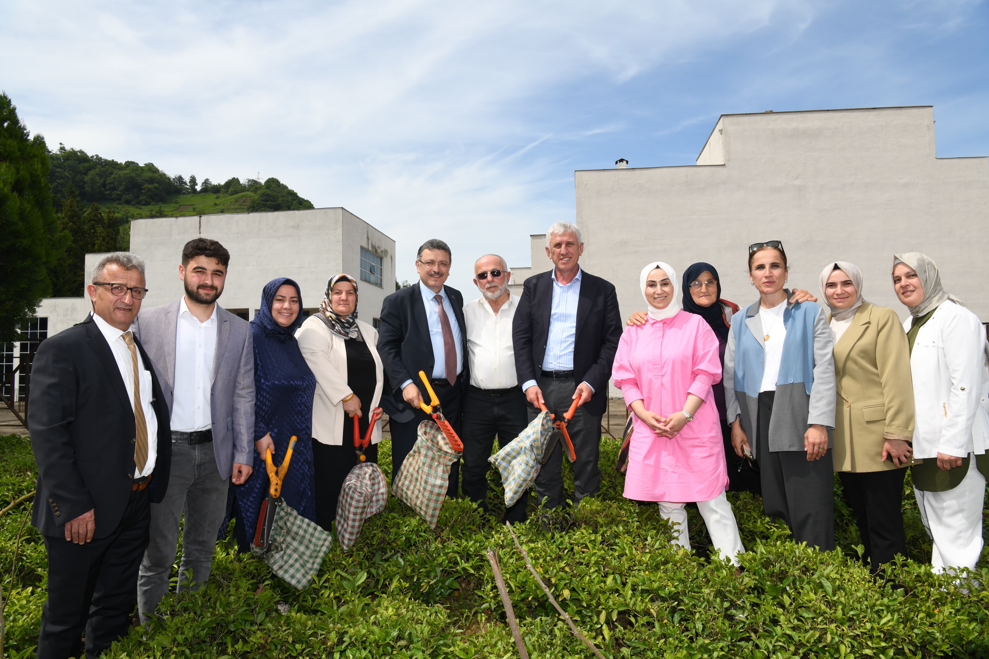 BAŞKAN GENÇ: ORTAHİSAR'DA YENİ BİR ÇAY FABRİKASI KURACAĞIZ