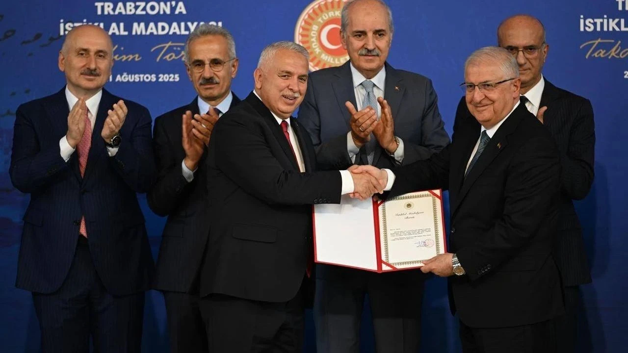 Trabzon’un İstiklal Madalyası 101 yıl sonra teslim edildi