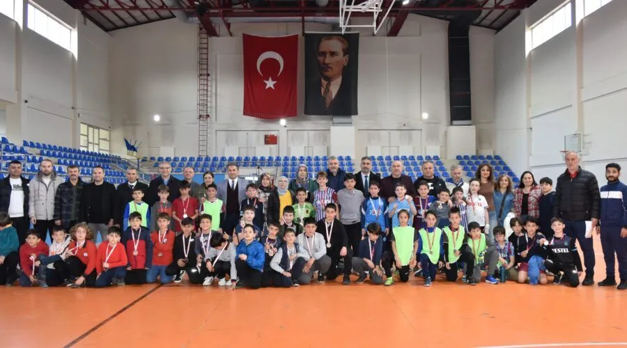 Şehit Öğretmen Gürhan Yardım İlkokulu şampiyon oldu